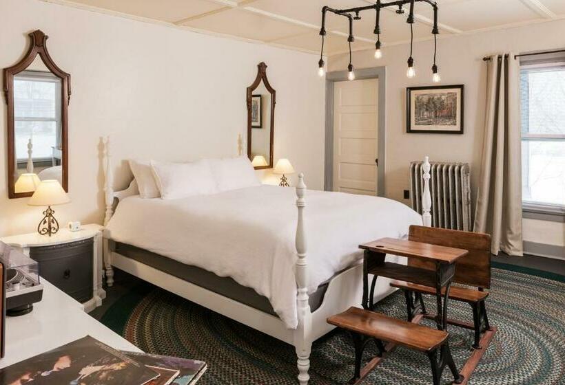 חדר דלוקס, The Deers Head Inn Tavern