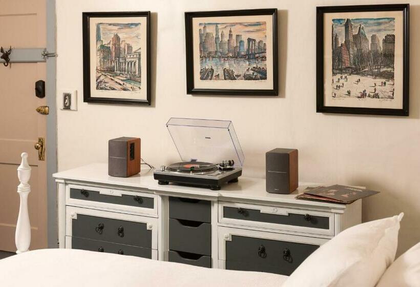 חדר דלוקס, The Deers Head Inn Tavern