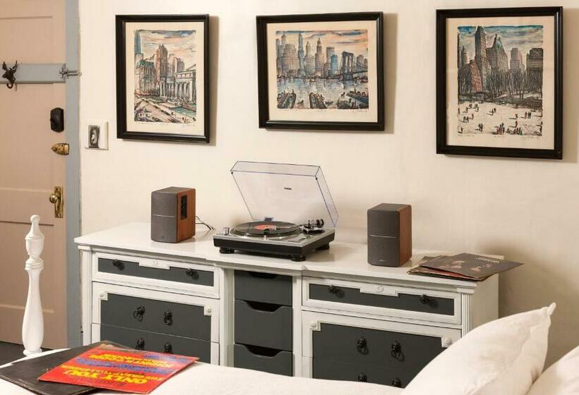 חדר דלוקס, The Deers Head Inn Tavern