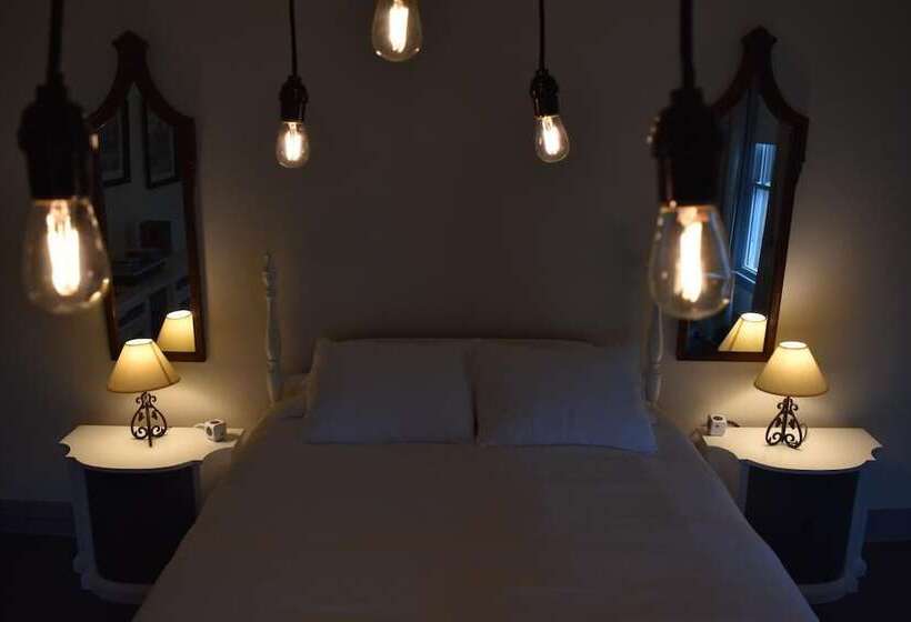 חדר דלוקס, The Deers Head Inn Tavern