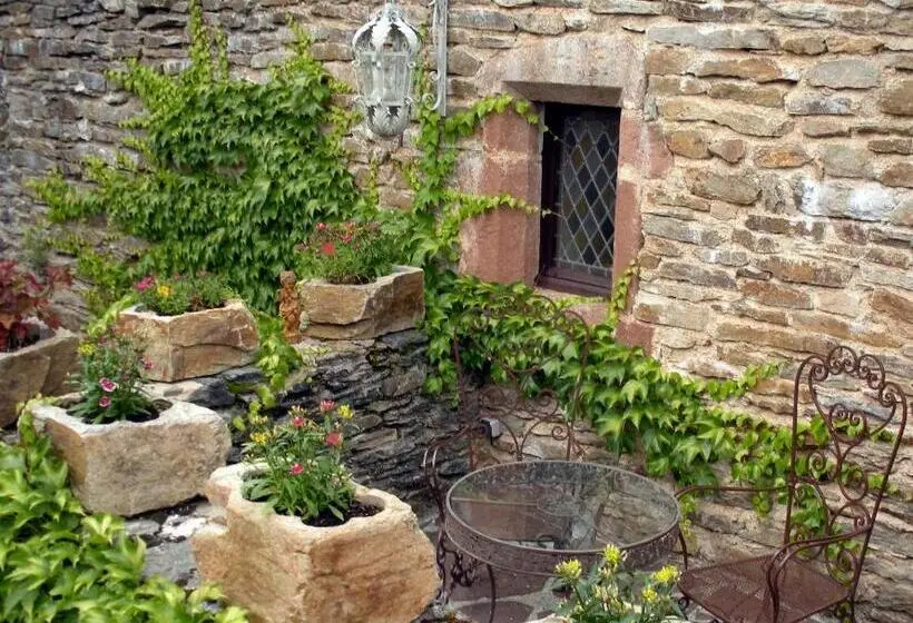 Suite with Pool, Chambre D'hôtes Au Château De Belcastel