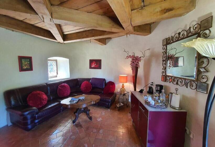 Люкс с Бассейном, Chambre D'hôtes Au Château De Belcastel
