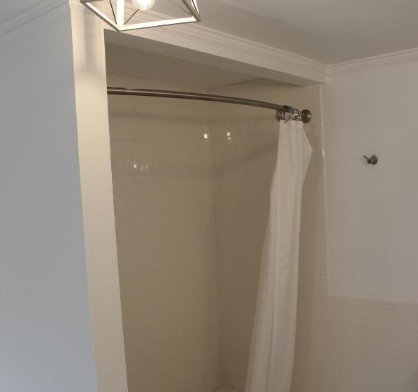 חדר דלוקס לארבעה, Catskill Seasons Inn