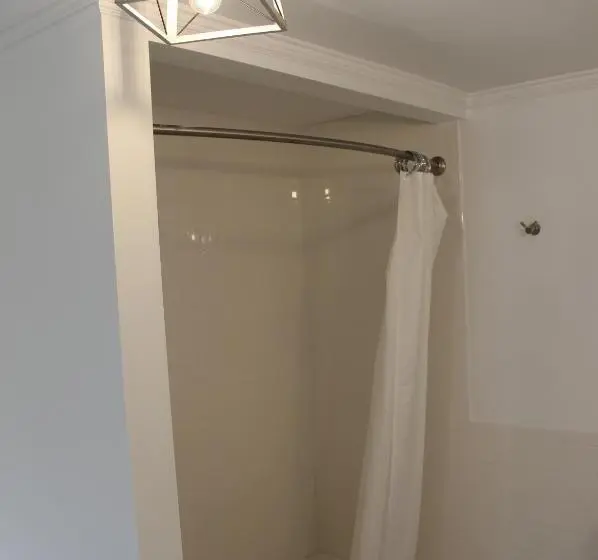 デラックスの4人部屋, Catskill Seasons Inn
