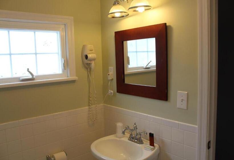 חדר דלוקס לשלושה, Catskill Seasons Inn