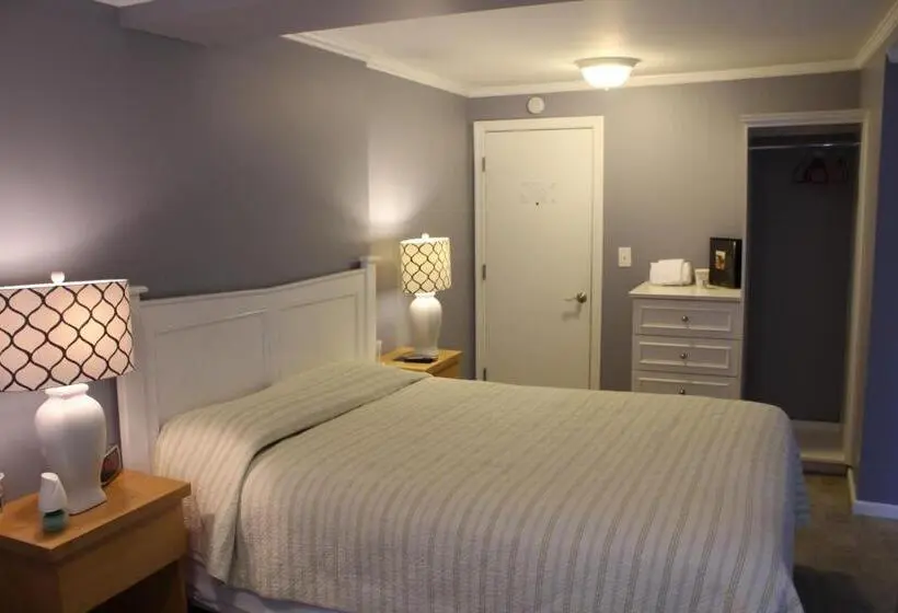 デラックストリプルルーム, Catskill Seasons Inn