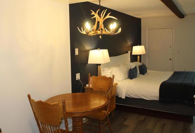 חדר סטנדרט עם מיטת קינג, Catskill Seasons Inn