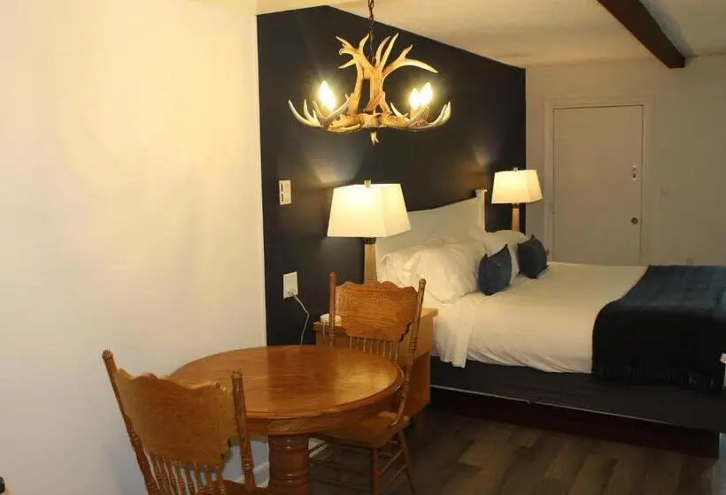 キングサイズベッドのスタンダードルーム, Catskill Seasons Inn