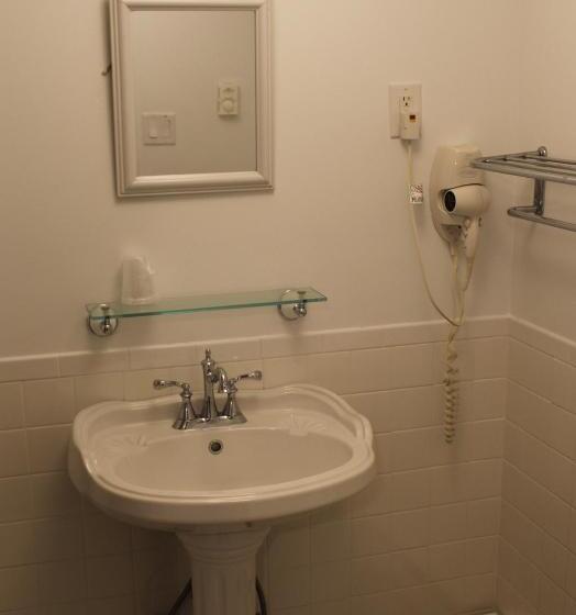 חדר סטנדרט עם מיטת קינג, Catskill Seasons Inn