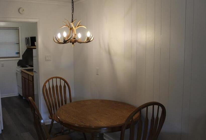 חדר סטנדרט עם מיטת קינג, Catskill Seasons Inn