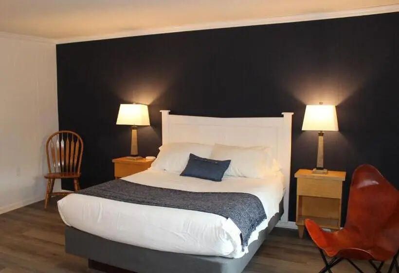 デラックススイート, Catskill Seasons Inn