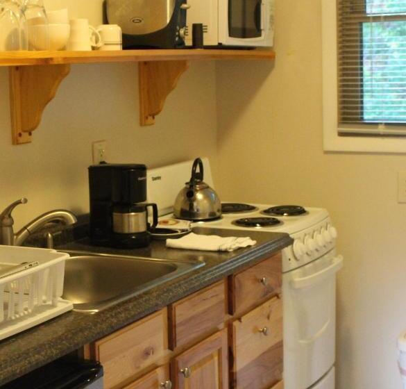 חדר סטנדרט לארבעה, Catskill Seasons Inn