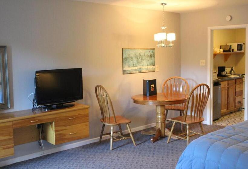 חדר סטנדרט לארבעה, Catskill Seasons Inn