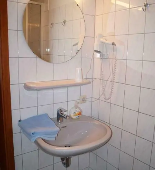 Standard Room, Hellwege