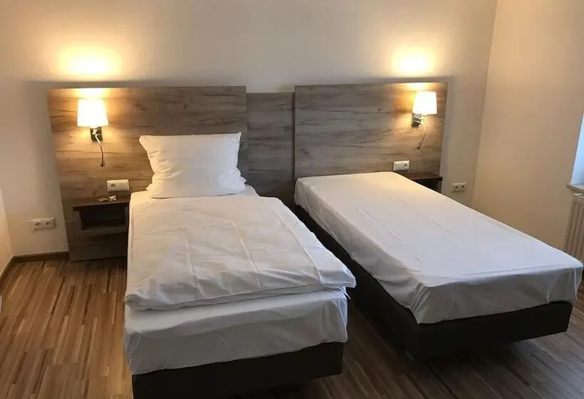Standard Room, Hellwege