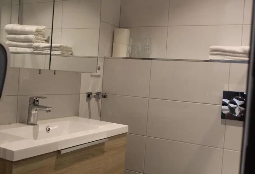Perhehuone Puutarhanäkymä, L Eikerapen Gjestegård åseral