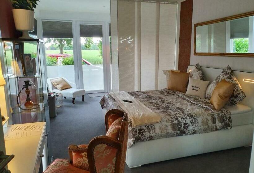 带露台的小型套房, Ribecca