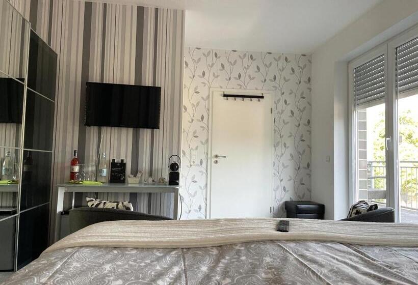 豪华家庭房间, Ribecca