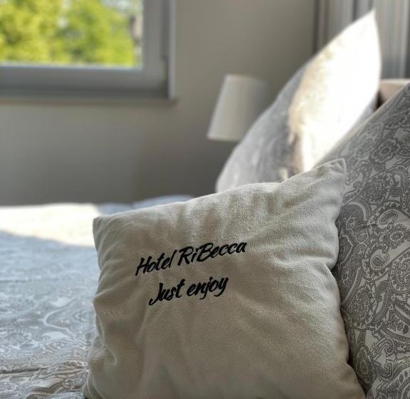 豪华家庭房间, Ribecca