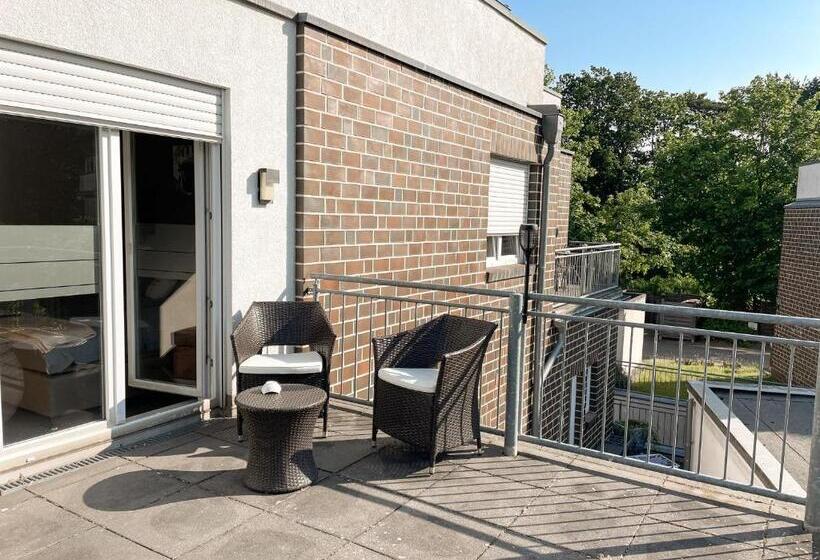 豪华套房, Ribecca