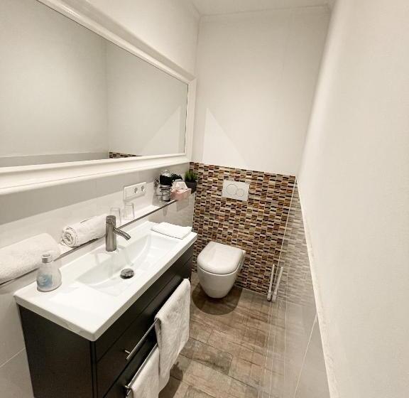 豪华套房, Ribecca