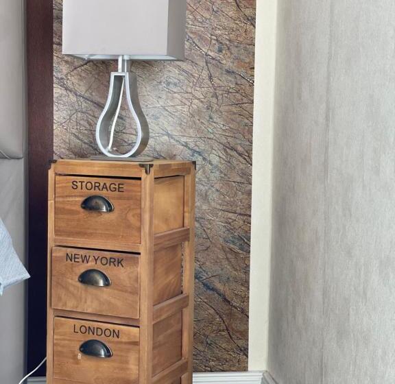 豪华套房, Ribecca