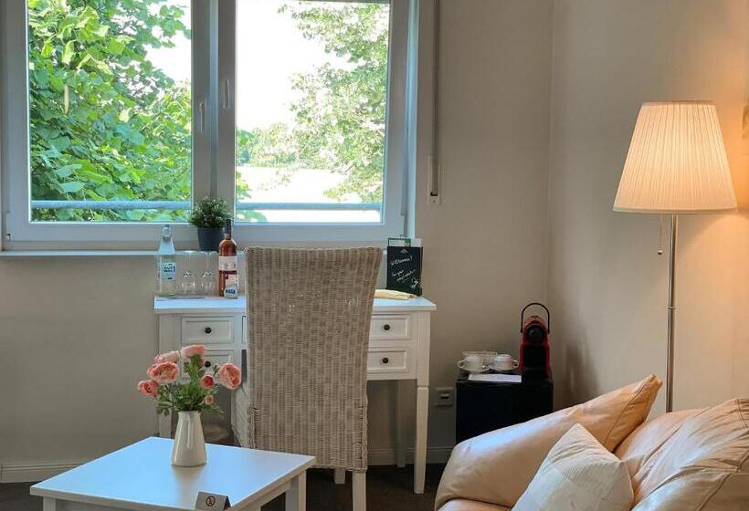 行政套房, Ribecca