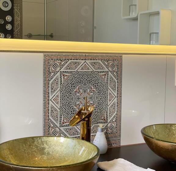 带露台的小型套房, Ribecca