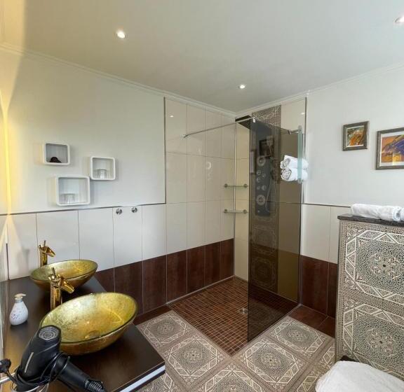 带露台的小型套房, Ribecca