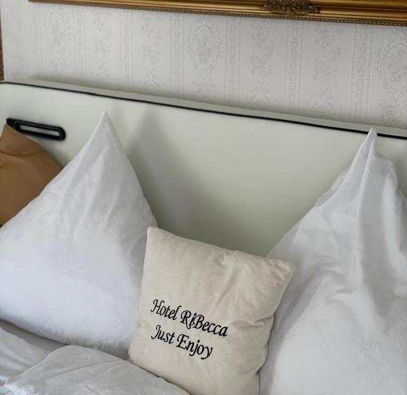 带露台的小型套房, Ribecca