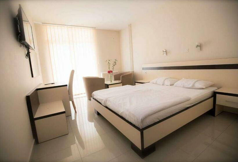 Economy Triple Room, Zelengora