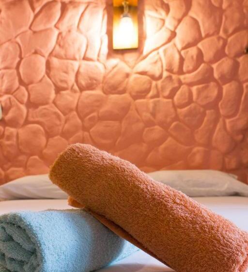 חדר סטנדרט לשלושה, Nuevo Oeste