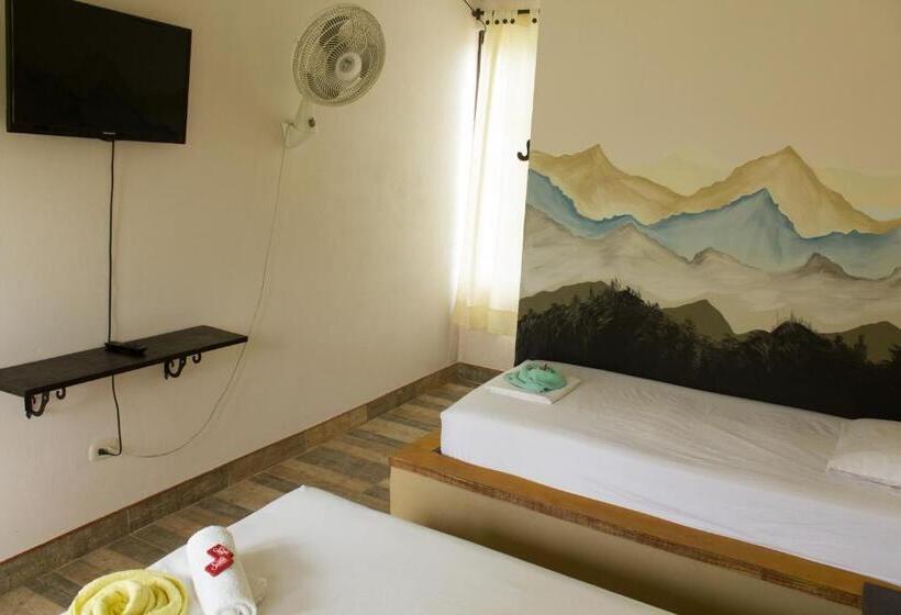 חדר סטנדרט לשלושה, Nuevo Oeste