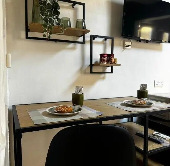 اتاق لوکس با بالکن, Phi Home Bormla
