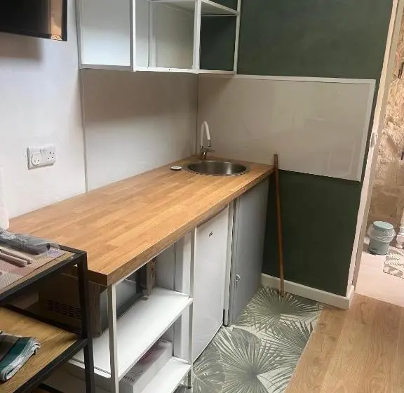 اتاق لوکس با بالکن, Phi Home Bormla