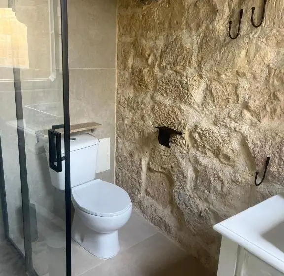 اتاق لوکس با بالکن, Phi Home Bormla
