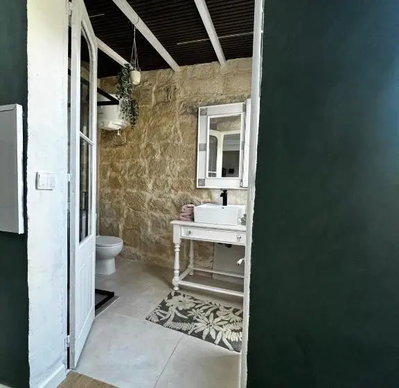 اتاق لوکس با بالکن, Phi Home Bormla
