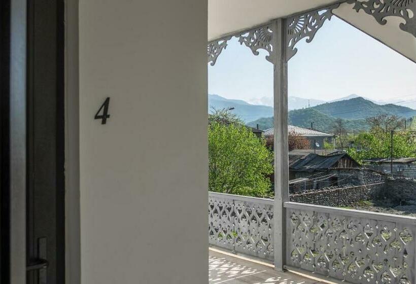 اتاق استاندارد با چشمانداز, Chateau Napareuli