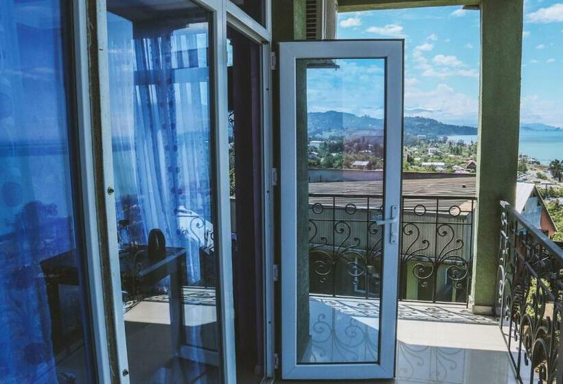اتاق لوکس با چشم‌انداز دریا, Inn David