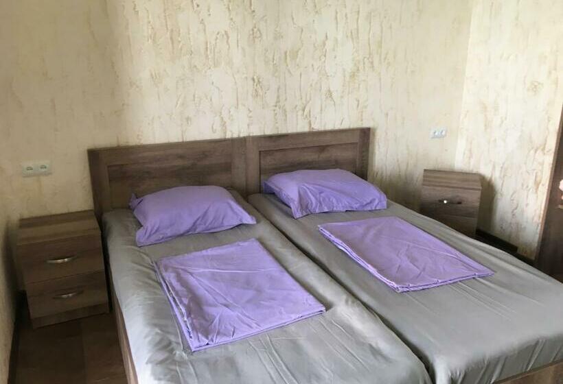 اتاق لوکس با چشم‌انداز دریا, Inn David