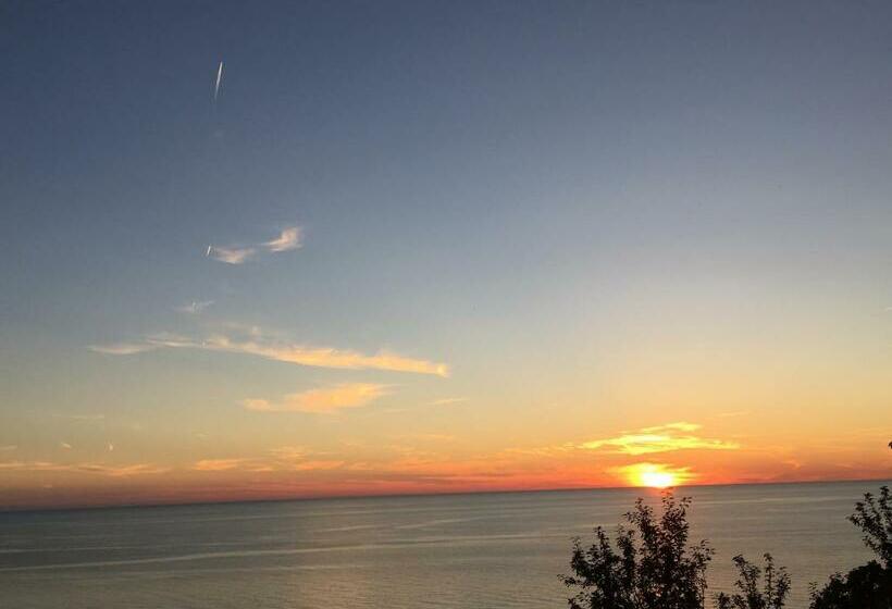 اتاق لوکس با چشمانداز دریا, Inn David