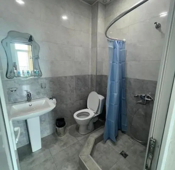 اتاق سه نفره دلوکس با چشمانداز دریا, Inn David