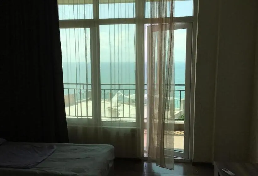 اتاق سه نفره دلوکس با چشمانداز دریا, Inn David