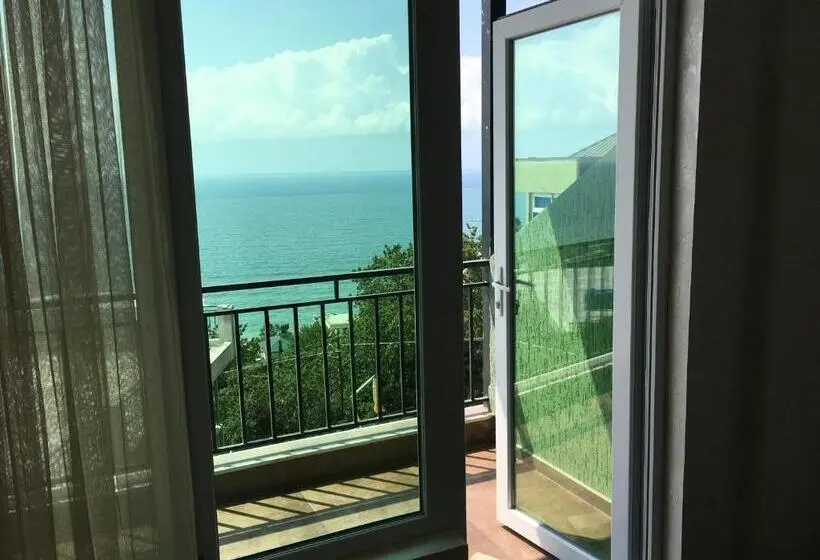 اتاق سه نفره دلوکس با چشمانداز دریا, Inn David
