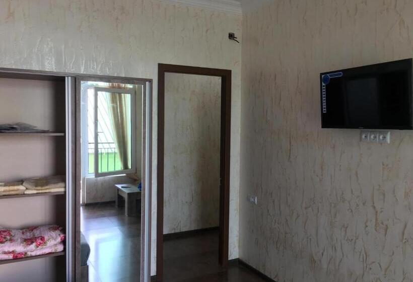 اتاق سه نفره دلوکس با چشمانداز دریا, Inn David