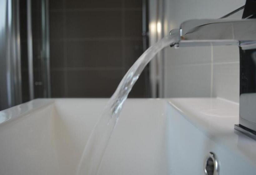 Номер Deluxe, The Tide