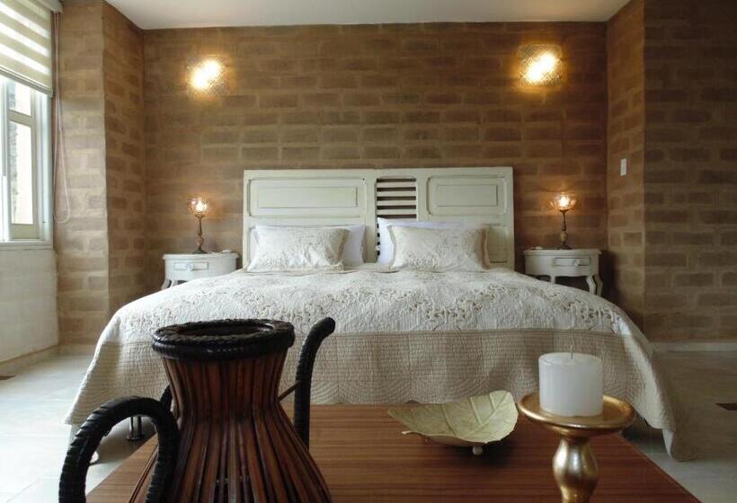 Люкс с Балконом, Bella Tierra Hotel Boutique