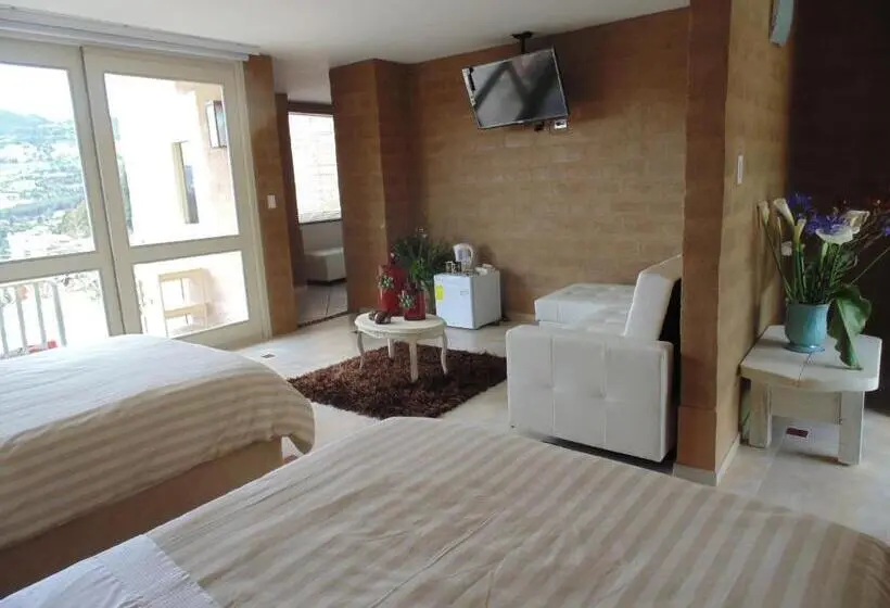 Standard Neljän Hengen Huone Parveke, Bella Tierra Hotel Boutique