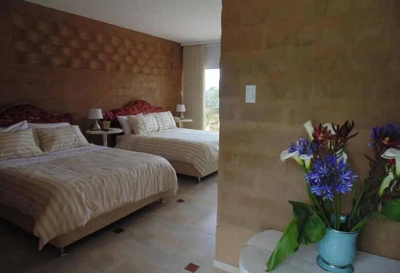Standard Neljän Hengen Huone Parveke, Bella Tierra Hotel Boutique