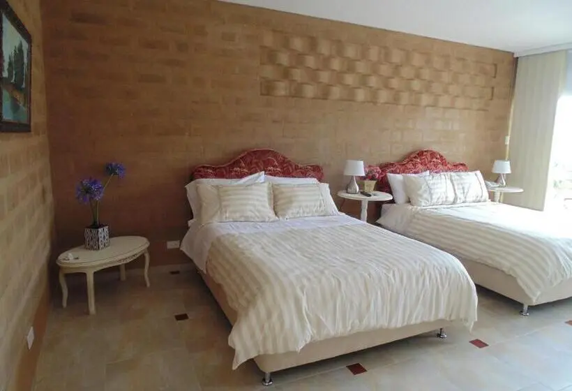 Standard Neljän Hengen Huone Parveke, Bella Tierra Hotel Boutique